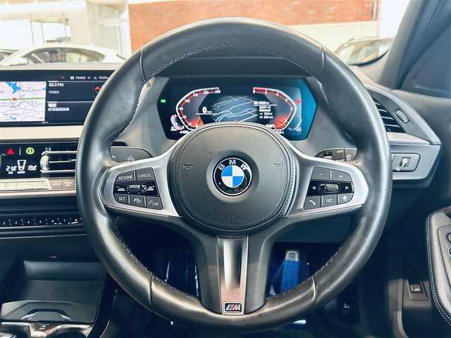 ＢＭＷ ＢＭＷ １１８ｄ Mスポーツ 大阪府 2020(令2)年 2.6万km サファイアブラックP ワンオーナー/インテリジェントセーフティ/ACC/ハーフレザー/Dメモリ付きパワーシート/純正ナビ/バックカメラ/applecarplay/純正18インチAW/LEDヘッドライト/電動リアゲート/ブラインドスポット/ワイヤレス充電
