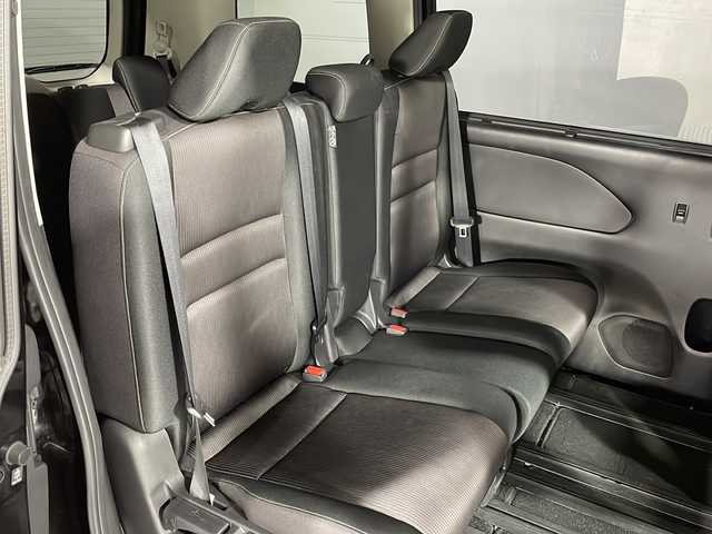 日産 セレナ ハイウェイスター Vセレクション 広島県 2018(平30)年 6.5万km ダイヤモンドブラック 禁煙車/純正９型ナビ(MM517D-L)/・Bluetooth/・CD/DVD/Blu-ray/・SD音楽/・フルセグ/アラウンドビューモニター/フリップダウンモニター/両側パワースライドドア/パーキングアシスト/シートヒーター/クルーズコントロール/コーナーセンサー(前後)/衝突軽減/レーンキープ/ＥＴＣ/ドラレコ(前方)/エアバッグ(運転席/助手席/サイド/カーテン)/純正16インチアルミホイール(195/60/R16)