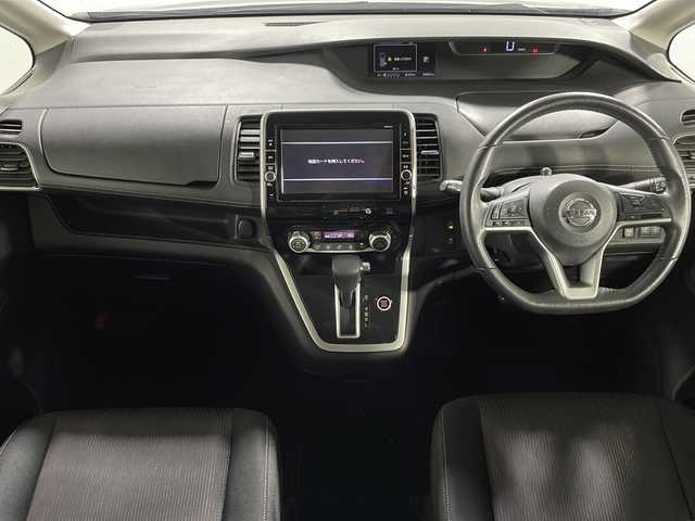 日産 セレナ ハイウェイスター Vセレクション 福岡県 2018(平30)年 6.5万km ダイヤモンドブラック 禁煙車/純正９型ナビ(MM517D-L)/・Bluetooth/・CD/DVD/Blu-ray/・SD音楽/・フルセグ/アラウンドビューモニター/フリップダウンモニター/両側パワースライドドア/パーキングアシスト/シートヒーター/クルーズコントロール/コーナーセンサー(前後)/衝突軽減/レーンキープ/ＥＴＣ/ドラレコ(前方)/エアバッグ(運転席/助手席/サイド/カーテン)/純正16インチアルミホイール(195/60/R16)