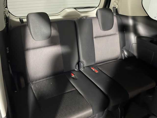 日産 セレナ ハイウェイスター Vセレクション 福岡県 2018(平30)年 6.5万km ダイヤモンドブラック 禁煙車/純正９型ナビ(MM517D-L)/・Bluetooth/・CD/DVD/Blu-ray/・SD音楽/・フルセグ/アラウンドビューモニター/フリップダウンモニター/両側パワースライドドア/パーキングアシスト/シートヒーター/クルーズコントロール/コーナーセンサー(前後)/衝突軽減/レーンキープ/ＥＴＣ/ドラレコ(前方)/エアバッグ(運転席/助手席/サイド/カーテン)/純正16インチアルミホイール(195/60/R16)