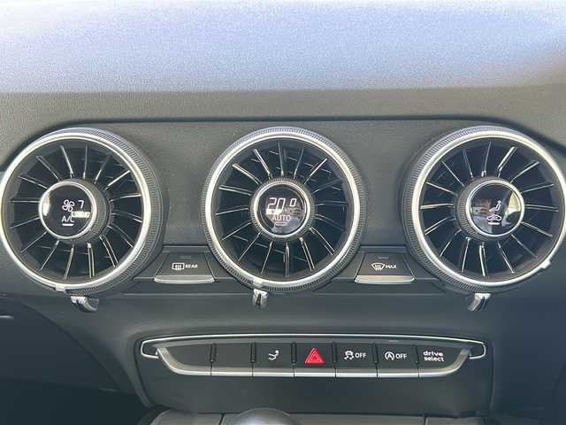 アウディ ＴＴロードスター 2．0 TFSI クワトロ 福島県 2017(平29)年 5.6万km 青 登録時走行距離：55782km/４WD/純正ナビ/ (CD/DVD/BT/フルセグTV/SD/AM/FM)/バックカメラ/ビルトインETC/ドライブレコーダー/プッシュスタート/ステアリングスイッチ/パドルシフト/革巻きステアリング/パワーシート/ (D席/N席）/社外フロアマット/MTモード付AT/スマートキー/スペアキー×１/LEDヘッドライト/社外18インチAW/電動格納ミラー/ウィンカーミラー/レインセンサー/アイドリングストップ/横滑り防止装置/保証書/取扱説明書