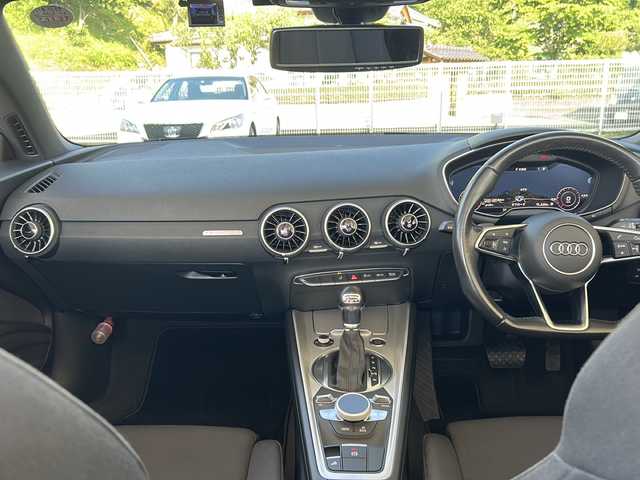 アウディ ＴＴロードスター 2．0 TFSI クワトロ 福島県 2017(平29)年 5.6万km 青 登録時走行距離：55782km/４WD/純正ナビ/ (CD/DVD/BT/フルセグTV/SD/AM/FM)/バックカメラ/ビルトインETC/ドライブレコーダー/プッシュスタート/ステアリングスイッチ/パドルシフト/革巻きステアリング/パワーシート/ (D席/N席）/社外フロアマット/MTモード付AT/スマートキー/スペアキー×１/LEDヘッドライト/社外18インチAW/電動格納ミラー/ウィンカーミラー/レインセンサー/アイドリングストップ/横滑り防止装置/保証書/取扱説明書