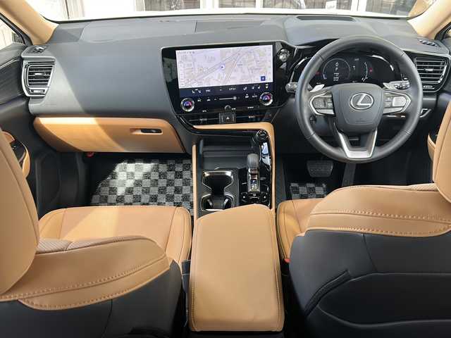 レクサス ＮＸ 250 バージョンL 静岡県 2024(令6)年 0.5万km ソニッククォーツ ワンオーナー/レクサスセーフティシステム/・プリクラッシュセーフティ/・ロードサインアシスト/・フロントクロストラフィックアラート/・レーンディバーチャーアラート/・レーンチェンジアシスト/・プロアクティブドライビングアシスト/・リヤクロストラフィックアラート/・ブラインドスポットモニター/・パーキングサポートブレーキ/・リヤカメラディテクション/・安心降車アシスト/・クリアランスソナー/純正メーカーナビ/・フルセグTV/・Bluetooth/ミラーキャスト/USB/ラジオ/主要装備/・サンルーフ/・レザーシート/・全席シートヒーター/・エアーシート/・ハンドルヒーター/・オートライト/・オートハイビーム/・パワーシート/・パワーバックドア/・パドルシフト/・オートホールド/・ブラインドスポットモニター/・デジタルインナーミラー/・全方位カメラ/・ETC2.0/・ヘッドアップディスプレイ/・電動格納シート