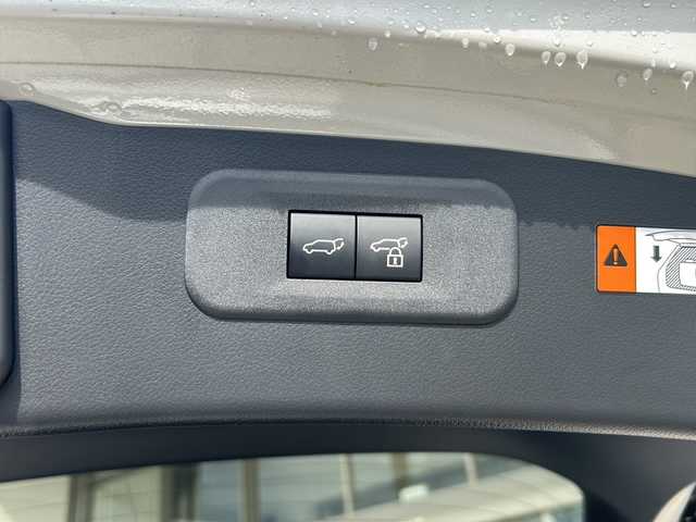 レクサス ＮＸ 250 バージョンL 静岡県 2024(令6)年 0.5万km ソニッククォーツ ワンオーナー/レクサスセーフティシステム/・プリクラッシュセーフティ/・ロードサインアシスト/・フロントクロストラフィックアラート/・レーンディバーチャーアラート/・レーンチェンジアシスト/・プロアクティブドライビングアシスト/・リヤクロストラフィックアラート/・ブラインドスポットモニター/・パーキングサポートブレーキ/・リヤカメラディテクション/・安心降車アシスト/・クリアランスソナー/純正メーカーナビ/・フルセグTV/・Bluetooth/ミラーキャスト/USB/ラジオ/主要装備/・サンルーフ/・レザーシート/・全席シートヒーター/・エアーシート/・ハンドルヒーター/・オートライト/・オートハイビーム/・パワーシート/・パワーバックドア/・パドルシフト/・オートホールド/・ブラインドスポットモニター/・デジタルインナーミラー/・全方位カメラ/・ETC2.0/・ヘッドアップディスプレイ/・電動格納シート