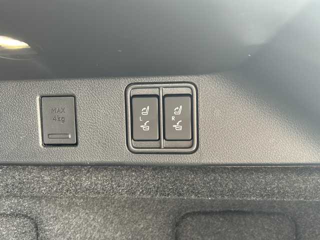 レクサス ＮＸ 250 バージョンL 静岡県 2024(令6)年 0.5万km ソニッククォーツ ワンオーナー/レクサスセーフティシステム/・プリクラッシュセーフティ/・ロードサインアシスト/・フロントクロストラフィックアラート/・レーンディバーチャーアラート/・レーンチェンジアシスト/・プロアクティブドライビングアシスト/・リヤクロストラフィックアラート/・ブラインドスポットモニター/・パーキングサポートブレーキ/・リヤカメラディテクション/・安心降車アシスト/・クリアランスソナー/純正メーカーナビ/・フルセグTV/・Bluetooth/ミラーキャスト/USB/ラジオ/主要装備/・サンルーフ/・レザーシート/・全席シートヒーター/・エアーシート/・ハンドルヒーター/・オートライト/・オートハイビーム/・パワーシート/・パワーバックドア/・パドルシフト/・オートホールド/・ブラインドスポットモニター/・デジタルインナーミラー/・全方位カメラ/・ETC2.0/・ヘッドアップディスプレイ/・電動格納シート
