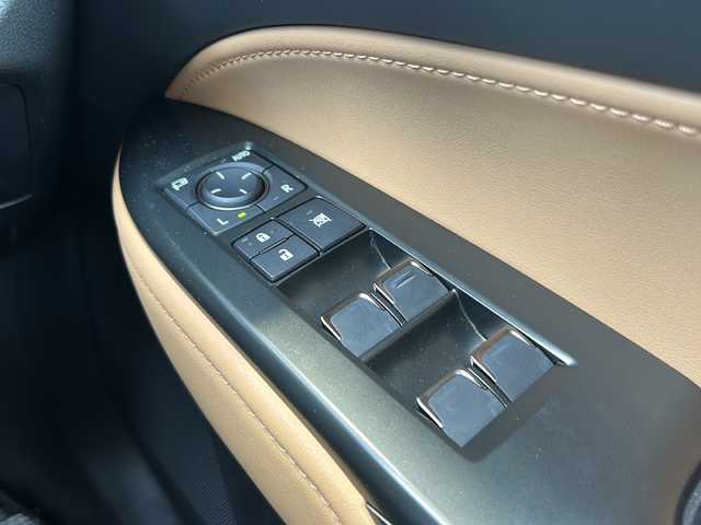 レクサス ＮＸ 250 バージョンL 静岡県 2024(令6)年 0.5万km ソニッククォーツ ワンオーナー/レクサスセーフティシステム/・プリクラッシュセーフティ/・ロードサインアシスト/・フロントクロストラフィックアラート/・レーンディバーチャーアラート/・レーンチェンジアシスト/・プロアクティブドライビングアシスト/・リヤクロストラフィックアラート/・ブラインドスポットモニター/・パーキングサポートブレーキ/・リヤカメラディテクション/・安心降車アシスト/・クリアランスソナー/純正メーカーナビ/・フルセグTV/・Bluetooth/ミラーキャスト/USB/ラジオ/主要装備/・サンルーフ/・レザーシート/・全席シートヒーター/・エアーシート/・ハンドルヒーター/・オートライト/・オートハイビーム/・パワーシート/・パワーバックドア/・パドルシフト/・オートホールド/・ブラインドスポットモニター/・デジタルインナーミラー/・全方位カメラ/・ETC2.0/・ヘッドアップディスプレイ/・電動格納シート