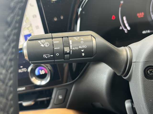 レクサス ＮＸ 250 バージョンL 静岡県 2024(令6)年 0.5万km ソニッククォーツ ワンオーナー/レクサスセーフティシステム/・プリクラッシュセーフティ/・ロードサインアシスト/・フロントクロストラフィックアラート/・レーンディバーチャーアラート/・レーンチェンジアシスト/・プロアクティブドライビングアシスト/・リヤクロストラフィックアラート/・ブラインドスポットモニター/・パーキングサポートブレーキ/・リヤカメラディテクション/・安心降車アシスト/・クリアランスソナー/純正メーカーナビ/・フルセグTV/・Bluetooth/ミラーキャスト/USB/ラジオ/主要装備/・サンルーフ/・レザーシート/・全席シートヒーター/・エアーシート/・ハンドルヒーター/・オートライト/・オートハイビーム/・パワーシート/・パワーバックドア/・パドルシフト/・オートホールド/・ブラインドスポットモニター/・デジタルインナーミラー/・全方位カメラ/・ETC2.0/・ヘッドアップディスプレイ/・電動格納シート