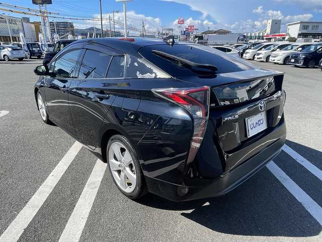 トヨタ プリウス S 熊本県 2016(平28)年 12.5万km アティチュードブラックマイカ (株)IDOMが運営する【じしゃロン熊本店】の自社ローン専用車両になりますこちらは現金またはオートローンご利用時の価格です。自社ローンご希望の方は別途その旨お申付け下さい/純正ナビ　/バックカメラ　/クルーズコントロール　/プリクラッシュセーフティ　/レーンディパーチャーアラート　/レーダークルーズコントロール　/ＬＥＤヘッドライト　/ドライブレコーダー　/オートハイビーム