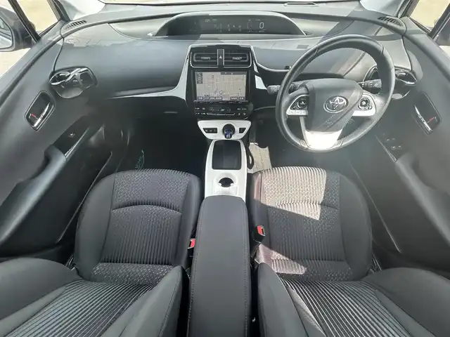 トヨタ プリウス A 岡山県 2016(平28)年 4.1万km スティールブロンドM 登録時走行距離40.327km/純正9インチナビ:DSZT-YC4Y/(AM/FM/SD/TV/Bluetooth)/モデリスタエアロ/トヨタセーフティセンス/・プリクラッシュセーフティ/・レーンディパーチャーアラート/・アダプティブクルーズコントロール/・オートマチックハイビーム/・リアクロストラフィックアラート/COMTEC前後ドライブレコーダー:ZDR035/Carlsson18インチアルミホイール/100V充電/ブラインドスポットモニター/ヘッドアップディスプレイ/プッシュスタート/スマートキー