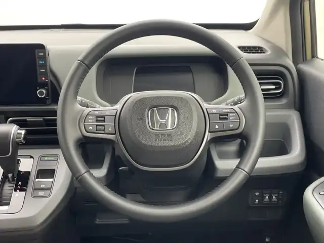 ホンダ フリード ハイブリット e:HEV クロスター 新潟県 2025(令7)年 0.1千km ベージュ 4WD/9インチ純正メモリナビ【LXM-242ZFNI】/フルセグTV/Bluetooth/AppleCarPlay/AndroidAuto/ホンダセンシング/・衝突被害軽減ブレーキ/・先行車発進お知らせ機能/・歩行者事故低減ステアリング/・路外逸脱抑制機能/・標識認識機能/・渋滞追従機能付アダプティブクルーズコントロール/・車線維持支援システム/・トラフィックジャムアシスト(渋滞運転支援機能)/・ブラインドスポットインフォメーション/・誤発進抑制機能/・後方誤発進抑制機能/・近距離衝突軽減ブレーキ/・急アクセル抑制機能/・パーキングセンサーシステム/・オートマチックハイビーム/ハーフレザーシート/前席シートヒーター/両側パワースライドドア/前後コーナーセンサー/バックモニター/LEDヘッドライト/横滑り防止装置