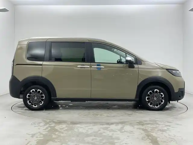 ホンダ フリード ハイブリット e:HEV クロスター 新潟県 2025(令7)年 0.1千km ベージュ 4WD/9インチ純正メモリナビ【LXM-242ZFNI】/フルセグTV/Bluetooth/AppleCarPlay/AndroidAuto/ホンダセンシング/・衝突被害軽減ブレーキ/・先行車発進お知らせ機能/・歩行者事故低減ステアリング/・路外逸脱抑制機能/・標識認識機能/・渋滞追従機能付アダプティブクルーズコントロール/・車線維持支援システム/・トラフィックジャムアシスト(渋滞運転支援機能)/・ブラインドスポットインフォメーション/・誤発進抑制機能/・後方誤発進抑制機能/・近距離衝突軽減ブレーキ/・急アクセル抑制機能/・パーキングセンサーシステム/・オートマチックハイビーム/ハーフレザーシート/前席シートヒーター/両側パワースライドドア/前後コーナーセンサー/バックモニター/LEDヘッドライト/横滑り防止装置