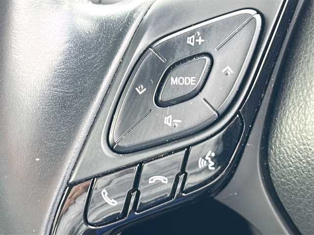 トヨタ Ｃ－ＨＲ G 茨城県 2018(平30)年 6.7万km ホワイトパールクリスタルシャイン 純正９インチメモリナビ【NSZT-Y66T】/(地デジTV・CD・DVD・BT・ラジオ再生)/レーダークルーズコントロール/レーンアシスト/衝突軽減ブレーキ/コーナーセンサー/ブラインドスポットモニター/ハーフレザーシート/シートヒーター/ドライブレコーダー/バックカメラ/ETC/オートライト/LEDヘッドライト/純正18inアルミホイール/フロアマット/スマートキー