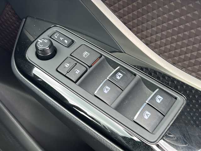 トヨタ Ｃ－ＨＲ G 茨城県 2018(平30)年 6.7万km ホワイトパールクリスタルシャイン 純正９インチメモリナビ【NSZT-Y66T】/(地デジTV・CD・DVD・BT・ラジオ再生)/レーダークルーズコントロール/レーンアシスト/衝突軽減ブレーキ/コーナーセンサー/ブラインドスポットモニター/ハーフレザーシート/シートヒーター/ドライブレコーダー/バックカメラ/ETC/オートライト/LEDヘッドライト/純正18inアルミホイール/フロアマット/スマートキー
