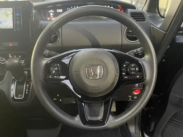 ホンダ Ｎ ＢＯＸ カスタム L 滋賀県 2023(令5)年 1.5万km クリスタルブラックパール 社外ナビ/【CD.DVD.Bluetooth.フルセグTV】/バックカメラ/ホンダセンシング/●衝突軽減ブレーキ（CMBS）/●誤発進抑制機能/●歩行者事故低減ステアリング/●路外逸脱抑制機能/●渋滞追従機能付アダプティブクルーズコントロール（ACC）/●車線維持支援システム（LKAS）/●先行車発進お知らせ機能/●標識認識機能/●後方誤発進抑制機能/●オートハイビーム/コーナーセンサー/LEDヘッドライト/オートライト/前席シートヒーター/片側電動スライド/純正アルミホイール/スマートキー/スぺアキー
