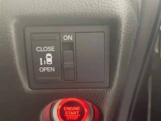 ホンダ Ｎ ＢＯＸ カスタム L 滋賀県 2023(令5)年 1.5万km クリスタルブラックパール 社外ナビ/【CD.DVD.Bluetooth.フルセグTV】/バックカメラ/ホンダセンシング/●衝突軽減ブレーキ（CMBS）/●誤発進抑制機能/●歩行者事故低減ステアリング/●路外逸脱抑制機能/●渋滞追従機能付アダプティブクルーズコントロール（ACC）/●車線維持支援システム（LKAS）/●先行車発進お知らせ機能/●標識認識機能/●後方誤発進抑制機能/●オートハイビーム/コーナーセンサー/LEDヘッドライト/オートライト/前席シートヒーター/片側電動スライド/純正アルミホイール/スマートキー/スぺアキー