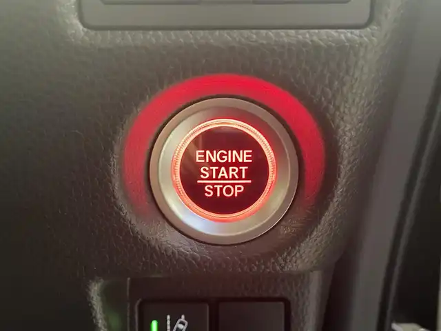 ホンダ Ｎ ＢＯＸ カスタム L 滋賀県 2023(令5)年 1.5万km クリスタルブラックパール 社外ナビ/【CD.DVD.Bluetooth.フルセグTV】/バックカメラ/ホンダセンシング/●衝突軽減ブレーキ（CMBS）/●誤発進抑制機能/●歩行者事故低減ステアリング/●路外逸脱抑制機能/●渋滞追従機能付アダプティブクルーズコントロール（ACC）/●車線維持支援システム（LKAS）/●先行車発進お知らせ機能/●標識認識機能/●後方誤発進抑制機能/●オートハイビーム/コーナーセンサー/LEDヘッドライト/オートライト/前席シートヒーター/片側電動スライド/純正アルミホイール/スマートキー/スぺアキー