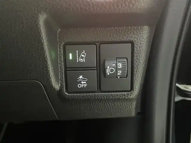 ホンダ Ｎ ＢＯＸ カスタム L 滋賀県 2023(令5)年 1.5万km クリスタルブラックパール 社外ナビ/【CD.DVD.Bluetooth.フルセグTV】/バックカメラ/ホンダセンシング/●衝突軽減ブレーキ（CMBS）/●誤発進抑制機能/●歩行者事故低減ステアリング/●路外逸脱抑制機能/●渋滞追従機能付アダプティブクルーズコントロール（ACC）/●車線維持支援システム（LKAS）/●先行車発進お知らせ機能/●標識認識機能/●後方誤発進抑制機能/●オートハイビーム/コーナーセンサー/LEDヘッドライト/オートライト/前席シートヒーター/片側電動スライド/純正アルミホイール/スマートキー/スぺアキー
