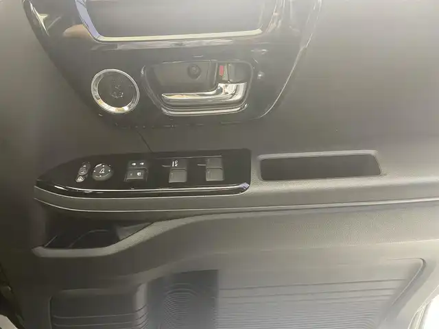 ホンダ Ｎ ＢＯＸ カスタム L 滋賀県 2023(令5)年 1.5万km クリスタルブラックパール 社外ナビ/【CD.DVD.Bluetooth.フルセグTV】/バックカメラ/ホンダセンシング/●衝突軽減ブレーキ（CMBS）/●誤発進抑制機能/●歩行者事故低減ステアリング/●路外逸脱抑制機能/●渋滞追従機能付アダプティブクルーズコントロール（ACC）/●車線維持支援システム（LKAS）/●先行車発進お知らせ機能/●標識認識機能/●後方誤発進抑制機能/●オートハイビーム/コーナーセンサー/LEDヘッドライト/オートライト/前席シートヒーター/片側電動スライド/純正アルミホイール/スマートキー/スぺアキー