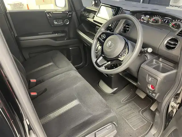 ホンダ Ｎ ＢＯＸ カスタム L 滋賀県 2023(令5)年 1.5万km クリスタルブラックパール 社外ナビ/【CD.DVD.Bluetooth.フルセグTV】/バックカメラ/ホンダセンシング/●衝突軽減ブレーキ（CMBS）/●誤発進抑制機能/●歩行者事故低減ステアリング/●路外逸脱抑制機能/●渋滞追従機能付アダプティブクルーズコントロール（ACC）/●車線維持支援システム（LKAS）/●先行車発進お知らせ機能/●標識認識機能/●後方誤発進抑制機能/●オートハイビーム/コーナーセンサー/LEDヘッドライト/オートライト/前席シートヒーター/片側電動スライド/純正アルミホイール/スマートキー/スぺアキー