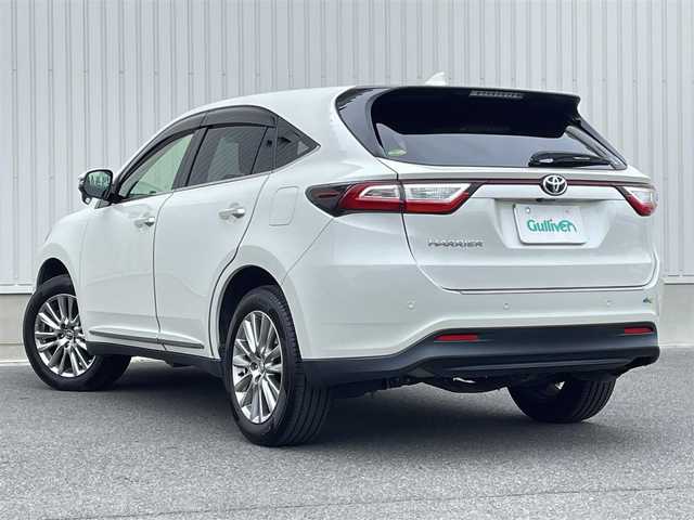 トヨタ ハリアー プレミアム 群馬県 2019(平31)年 5.5万km ホワイトパールクリスタルシャイン ワンオーナー/トヨタセーフティセンス/・プリクラッシュセーフティ/・レーンディパーチャーアラート/・インテリジェントクリアランスソナー/・誤発信抑制機能/純正SDナビ　NSZT-Y68T/　(CD DVD フルセグTV SD Bluetooth AM FM)/バックカメラ/ETC2.0/LEDヘッドライト/LEDフォグランプ/オートライト/オートマチックハイビーム/シーケンシャルウィンカー/レーダークルーズコントロール/パワーバックドア/アイドリングストップ/ステリングスイッチ/運転席パワーシート/ハーフレザーシート/電動パーキングブレーキ/横滑り防止/純正フロアマット/純正ドアバイザー/取扱説明書/保証書/スペアキー・カードキー/社外17インチAW付きスタッドレス積み込み