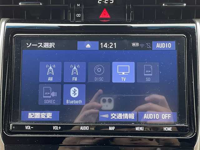 トヨタ ハリアー プレミアム 群馬県 2019(平31)年 5.5万km ホワイトパールクリスタルシャイン ワンオーナー/トヨタセーフティセンス/・プリクラッシュセーフティ/・レーンディパーチャーアラート/・インテリジェントクリアランスソナー/・誤発信抑制機能/純正SDナビ　NSZT-Y68T/　(CD DVD フルセグTV SD Bluetooth AM FM)/バックカメラ/ETC2.0/LEDヘッドライト/LEDフォグランプ/オートライト/オートマチックハイビーム/シーケンシャルウィンカー/レーダークルーズコントロール/パワーバックドア/アイドリングストップ/ステリングスイッチ/運転席パワーシート/ハーフレザーシート/電動パーキングブレーキ/横滑り防止/純正フロアマット/純正ドアバイザー/取扱説明書/保証書/スペアキー・カードキー/社外17インチAW付きスタッドレス積み込み