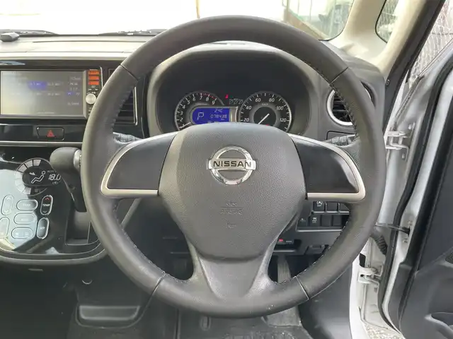 日産 デイズ ルークス ハイウェイスターS 千葉県 2015(平27)年 7.9万km ホワイトパール 横滑り防止装置/エマージェンシーブレーキ/踏み間違い衝突防止アシスト/純正SDナビ(MM114D-W)/・AM/FM/CD/フルセグTV/ETC/アイドリングストップ/純正アルミホイール/純正HIDヘッドライト/衝突安全ボディ/保証書/取扱説明書