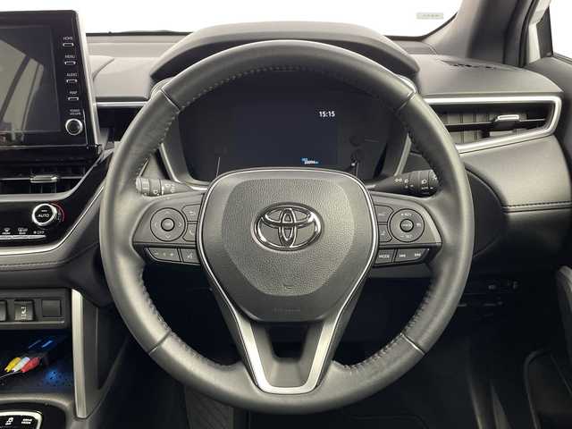 トヨタ カローラ クロス ハイブリッド Z 新潟県 2021(令3)年 2万km プラチナホワイトパールマイカ プリクラッシュセーフティ/レーダークルーズコントロール/レーンキープアシスト/純正9インチディスプレイオーディオ(ナビ機能付き)/フルセグTV/ビルトインETC/ドライブレコーダー/オートLEDヘッドライト/オートハイビーム/純正18インチAW/パワーバックドア/ハーフレザーシート/D席パワーシート/D席・N席シートヒーター/ルーフレール/オートドアミラー