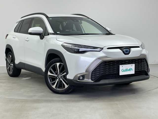 トヨタ カローラ クロス ハイブリッド Z 新潟県 2021(令3)年 2万km プラチナホワイトパールマイカ プリクラッシュセーフティ/レーダークルーズコントロール/レーンキープアシスト/純正9インチディスプレイオーディオ(ナビ機能付き)/フルセグTV/ビルトインETC/ドライブレコーダー/オートLEDヘッドライト/オートハイビーム/純正18インチAW/パワーバックドア/ハーフレザーシート/D席パワーシート/D席・N席シートヒーター/ルーフレール/オートドアミラー