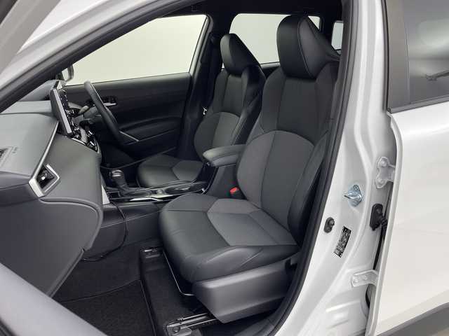 トヨタ カローラ クロス ハイブリッド Z 新潟県 2021(令3)年 2万km プラチナホワイトパールマイカ プリクラッシュセーフティ/レーダークルーズコントロール/レーンキープアシスト/純正9インチディスプレイオーディオ(ナビ機能付き)/フルセグTV/ビルトインETC/ドライブレコーダー/オートLEDヘッドライト/オートハイビーム/純正18インチAW/パワーバックドア/ハーフレザーシート/D席パワーシート/D席・N席シートヒーター/ルーフレール/オートドアミラー