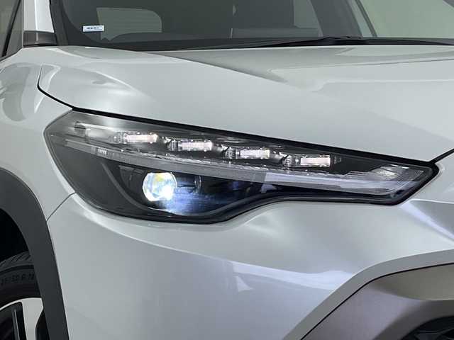 トヨタ カローラ クロス ハイブリッド Z 新潟県 2021(令3)年 2万km プラチナホワイトパールマイカ プリクラッシュセーフティ/レーダークルーズコントロール/レーンキープアシスト/純正9インチディスプレイオーディオ(ナビ機能付き)/フルセグTV/ビルトインETC/ドライブレコーダー/オートLEDヘッドライト/オートハイビーム/純正18インチAW/パワーバックドア/ハーフレザーシート/D席パワーシート/D席・N席シートヒーター/ルーフレール/オートドアミラー