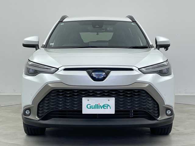 トヨタ カローラ クロス ハイブリッド Z 新潟県 2021(令3)年 2万km プラチナホワイトパールマイカ プリクラッシュセーフティ/レーダークルーズコントロール/レーンキープアシスト/純正9インチディスプレイオーディオ(ナビ機能付き)/フルセグTV/ビルトインETC/ドライブレコーダー/オートLEDヘッドライト/オートハイビーム/純正18インチAW/パワーバックドア/ハーフレザーシート/D席パワーシート/D席・N席シートヒーター/ルーフレール/オートドアミラー