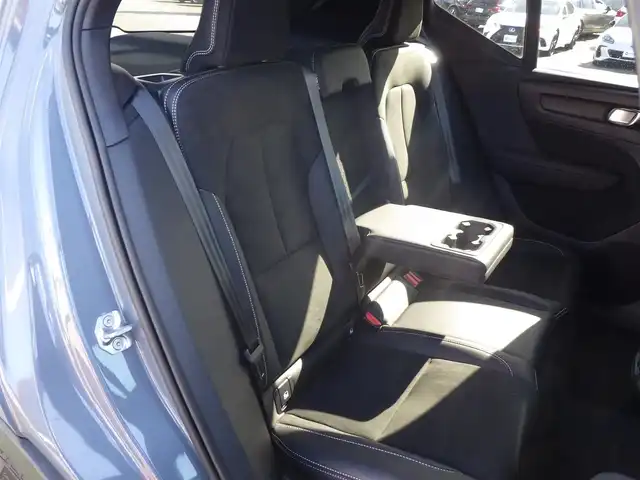 ボルボ ＸＣ４０ B4 AWD Rデザイン 千葉県 2020(令2)年 2.2万km グレーⅡ シティーセーフティ/BLIS/レーンキーピングエイド/アクティブベンディングライト/パワーバックドア/純正ナビ/地デジTV/【Bluetooth接続】/360°カメラ/ハーフレザーシート/前席パワーシート/各席シートヒーター/革巻きステアリング/ステアリングスイッチ/ETC/LEDヘッドライト/フォグライト/ウインカーミラー/コーナーセンサー/純正19インチアルミホイル/サイド/カーテンエアバッグ/スマートキー