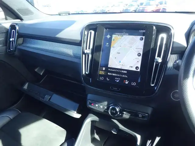 ボルボ ＸＣ４０ B4 AWD Rデザイン 千葉県 2020(令2)年 2.2万km グレーⅡ シティーセーフティ/BLIS/レーンキーピングエイド/アクティブベンディングライト/パワーバックドア/純正ナビ/地デジTV/【Bluetooth接続】/360°カメラ/ハーフレザーシート/前席パワーシート/各席シートヒーター/革巻きステアリング/ステアリングスイッチ/ETC/LEDヘッドライト/フォグライト/ウインカーミラー/コーナーセンサー/純正19インチアルミホイル/サイド/カーテンエアバッグ/スマートキー