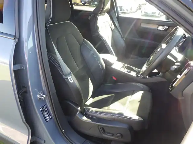 ボルボ ＸＣ４０ B4 AWD Rデザイン 千葉県 2020(令2)年 2.2万km グレーⅡ シティーセーフティ/BLIS/レーンキーピングエイド/アクティブベンディングライト/パワーバックドア/純正ナビ/地デジTV/【Bluetooth接続】/360°カメラ/ハーフレザーシート/前席パワーシート/各席シートヒーター/革巻きステアリング/ステアリングスイッチ/ETC/LEDヘッドライト/フォグライト/ウインカーミラー/コーナーセンサー/純正19インチアルミホイル/サイド/カーテンエアバッグ/スマートキー