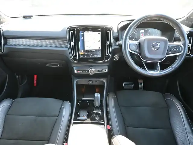 ボルボ ＸＣ４０ B4 AWD Rデザイン 千葉県 2020(令2)年 2.2万km グレーⅡ シティーセーフティ/BLIS/レーンキーピングエイド/アクティブベンディングライト/パワーバックドア/純正ナビ/地デジTV/【Bluetooth接続】/360°カメラ/ハーフレザーシート/前席パワーシート/各席シートヒーター/革巻きステアリング/ステアリングスイッチ/ETC/LEDヘッドライト/フォグライト/ウインカーミラー/コーナーセンサー/純正19インチアルミホイル/サイド/カーテンエアバッグ/スマートキー