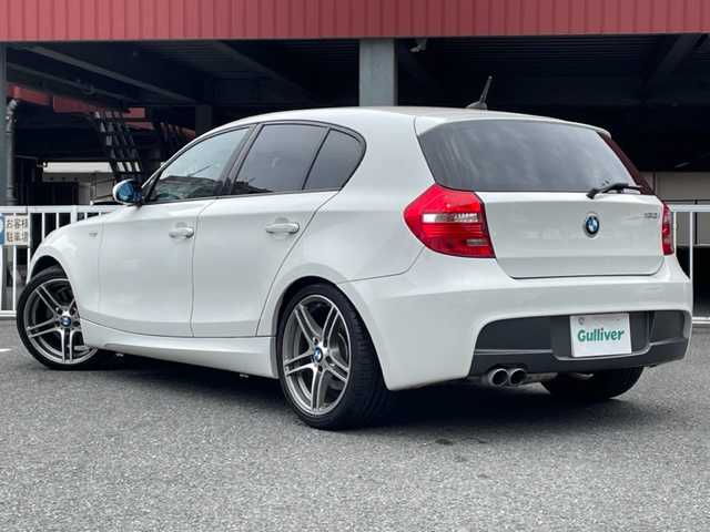 ＢＭＷ １３０ｉ Mスポーツ 神奈川県 2009(平21)年 3.6万km アルピンホワイトⅢ 純正HDDナビ/・CD/DVD/USB/ミラー内蔵型ETC/ブラックレザーシート/前席パワーシート/シートヒーター/純正18インチAW/革巻きステアリング/プッシュEgスタート/ストップ/リモコンキー×2/純正HIDヘッドライト/フロント/バックフォグ/アダプティブヘッドライト/トノカバー/純正Mスポーツフロアマット/取扱説明書/ナビ取扱説明書/新車時保証書