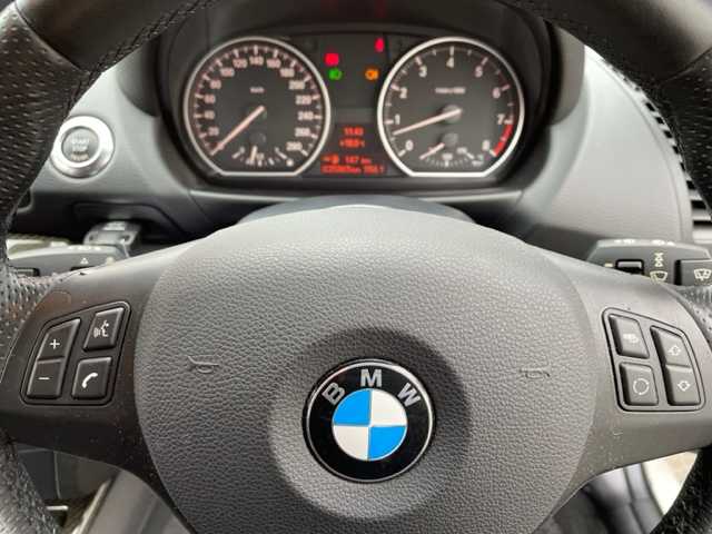 ＢＭＷ １３０ｉ Mスポーツ 神奈川県 2009(平21)年 3.6万km アルピンホワイトⅢ 純正HDDナビ/・CD/DVD/USB/ミラー内蔵型ETC/ブラックレザーシート/前席パワーシート/シートヒーター/純正18インチAW/革巻きステアリング/プッシュEgスタート/ストップ/リモコンキー×2/純正HIDヘッドライト/フロント/バックフォグ/アダプティブヘッドライト/トノカバー/純正Mスポーツフロアマット/取扱説明書/ナビ取扱説明書/新車時保証書