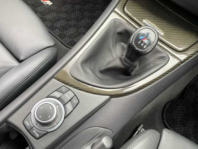 ＢＭＷ １３０ｉ Mスポーツ 神奈川県 2009(平21)年 3.6万km アルピンホワイトⅢ 純正HDDナビ/・CD/DVD/USB/ミラー内蔵型ETC/ブラックレザーシート/前席パワーシート/シートヒーター/純正18インチAW/革巻きステアリング/プッシュEgスタート/ストップ/リモコンキー×2/純正HIDヘッドライト/フロント/バックフォグ/アダプティブヘッドライト/トノカバー/純正Mスポーツフロアマット/取扱説明書/ナビ取扱説明書/新車時保証書