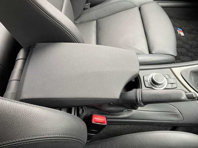 ＢＭＷ １３０ｉ Mスポーツ 神奈川県 2009(平21)年 3.6万km アルピンホワイトⅢ 純正HDDナビ/・CD/DVD/USB/ミラー内蔵型ETC/ブラックレザーシート/前席パワーシート/シートヒーター/純正18インチAW/革巻きステアリング/プッシュEgスタート/ストップ/リモコンキー×2/純正HIDヘッドライト/フロント/バックフォグ/アダプティブヘッドライト/トノカバー/純正Mスポーツフロアマット/取扱説明書/ナビ取扱説明書/新車時保証書