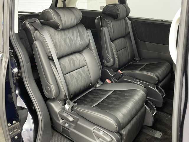 ホンダ オデッセイ ハイブリッド アブソルート・EXホンダセンジング 兵庫県 2018(平30)年 3.1万km プレミアムヴィーナスブラックP ・純正ナビ/CD/DVD/Bluetooth/TV/・マルチビューカメラシステム/・ビルトインETC2.0/・純正フリップダウンモニター/・Honda　SENSING/衝突軽減ブレーキ/誤発進抑制機能/歩行者事故低減ステアリング/路外逸脱抑制機能/アダプティブ・クルーズ・コントロール/車線維持支援システム/先行車発進お知らせ機能/標識認識機能/・ブラインドスポットモニター/・ハーフレザー/・前席シートヒーター/・ステアリングスイッチ/・社外１９インチアルミホイール/・ＬＥＤヘッドライト/・フォグランプ/・オートライト/・プッシュスタート/・スマートキー/・電子パーキング/・オートホールド/・ミラーヒーター/・フロアマット/・2列目サンシェード