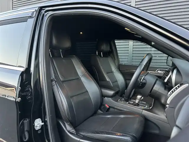 クライスラー・ジープ ジープ グランドチェロキー 茨城県 2019(平31)年 4.5万km 黒 後期型 /衝突軽減B /ACC /黒革 /Sヒ-タ- /ベンチレ-ション /サイドステップ/ナビ /TV/BT/USB /Bカメラ /パ-クディスタンス /レ-ンセンス /BSM /LED /PWシ-ト /PWテ-ルゲ-ト /ステアリングヒ-タ-/ALPINEサウンド /ETC /ル-フレ-ル /前後ドラレコ /禁煙車