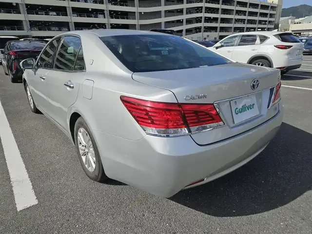 トヨタ クラウン ハイブリッド ロイヤルサルーン 福岡県 2013(平25)年 3.5万km プレシャスシルバー 純正8型ナビ/フルセグTV/バックカメラ/クルーズコントロール/HIDヘッドランプ/オートライト/オートエアコン/前席パワーシート/前席シートヒーター/純正16インチアルミホイール/スマートキー/プッシュエンジンスタート/禁煙車