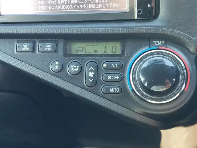 トヨタ アクア G 東京都 2014(平26)年 4.4万km コバルトブルーメタリック 純正ナビ/フルセグTV/ETC/プッシュスタート/純正フロアマット/オートライト/ドアバイザー/スマートキー