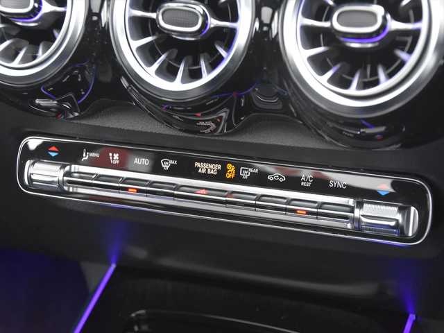 メルセデス・ベンツ Ｍ・ベンツ ＧＬＢ２００ｄ 4マチック AMGライン 和歌山県 2021(令3)年 3.9万km コスモスブラック パノラマSR /レザーEXパッケージ /アドバンスドパッケージ /パナメリカーナグリル /前後ドラレコ /オートテールゲート /純ナビ /360度カメラ/TV /HUD /アンビエントライト /キーレスゴー /純19incAW /パワーシート /シートヒーター /LED /ETC