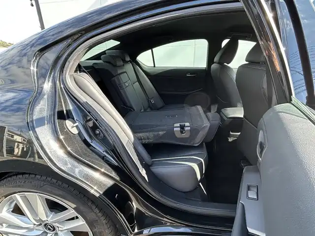 レクサス ＩＳ 300h 佐賀県 2022(令4)年 2.9万km グラファイトブラックガラスフレーク プリクラッシュセーフティ/レーダークルーズコントロール/レーントレーシングアシスト/ブラインドスポットモニター/パーキングサポートブレーキ/パーキングサポートアラート/コーナーセンサー/純正ナビ/・バックカメラ/・フルセグTV/BT/CD/DVD/純正18インチAW/合皮シート/前席シートヒーター/前席パワーシート/LEDヘッドライト/オートマチックハイビーム/プッシュスタート/革巻きステアリング/パドルシフト/ETC/社外ドラレコ/スペアキー×1/カードキー/取扱説明書/保証書