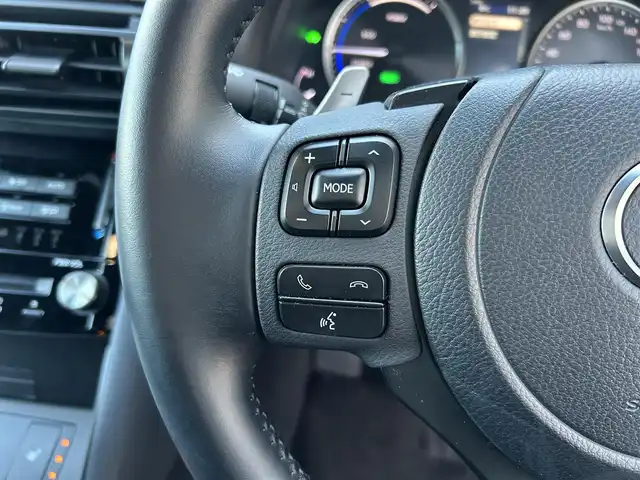 レクサス ＩＳ 300h 佐賀県 2022(令4)年 2.9万km グラファイトブラックガラスフレーク プリクラッシュセーフティ/レーダークルーズコントロール/レーントレーシングアシスト/ブラインドスポットモニター/パーキングサポートブレーキ/パーキングサポートアラート/コーナーセンサー/純正ナビ/・バックカメラ/・フルセグTV/BT/CD/DVD/純正18インチAW/合皮シート/前席シートヒーター/前席パワーシート/LEDヘッドライト/オートマチックハイビーム/プッシュスタート/革巻きステアリング/パドルシフト/ETC/社外ドラレコ/スペアキー×1/カードキー/取扱説明書/保証書