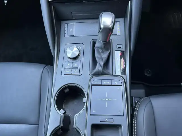レクサス ＩＳ 300h 佐賀県 2022(令4)年 2.9万km グラファイトブラックガラスフレーク プリクラッシュセーフティ/レーダークルーズコントロール/レーントレーシングアシスト/ブラインドスポットモニター/パーキングサポートブレーキ/パーキングサポートアラート/コーナーセンサー/純正ナビ/・バックカメラ/・フルセグTV/BT/CD/DVD/純正18インチAW/合皮シート/前席シートヒーター/前席パワーシート/LEDヘッドライト/オートマチックハイビーム/プッシュスタート/革巻きステアリング/パドルシフト/ETC/社外ドラレコ/スペアキー×1/カードキー/取扱説明書/保証書