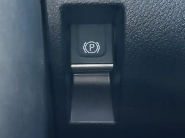 レクサス ＩＳ 300h 佐賀県 2022(令4)年 2.9万km グラファイトブラックガラスフレーク プリクラッシュセーフティ/レーダークルーズコントロール/レーントレーシングアシスト/ブラインドスポットモニター/パーキングサポートブレーキ/パーキングサポートアラート/コーナーセンサー/純正ナビ/・バックカメラ/・フルセグTV/BT/CD/DVD/純正18インチAW/合皮シート/前席シートヒーター/前席パワーシート/LEDヘッドライト/オートマチックハイビーム/プッシュスタート/革巻きステアリング/パドルシフト/ETC/社外ドラレコ/スペアキー×1/カードキー/取扱説明書/保証書