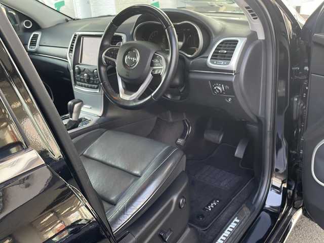 クライスラー・ジープ ジープ グランドチェロキー サミット 愛媛県 2018(平30)年 3.2万km 黒 純正ナビ/サンルーフ/バックカメラ/純正フロアマット/純正アルミホイール/TV/電動パワーシート/シートヒーター/エアシート/ETC/電動リアゲート/追従型クルーズコントロール/ステアリングヒーター/harman kardon サウンド/ドライブレコーダー/衝突被害軽減システム/レーンキープアシスト/ダウンヒルアシストコントロール