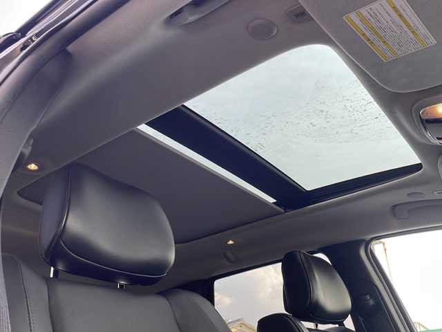 クライスラー・ジープ ジープ グランドチェロキー サミット 愛媛県 2018(平30)年 3.2万km 黒 純正ナビ/サンルーフ/バックカメラ/純正フロアマット/純正アルミホイール/TV/電動パワーシート/シートヒーター/エアシート/ETC/電動リアゲート/追従型クルーズコントロール/ステアリングヒーター/harman kardon サウンド/ドライブレコーダー/衝突被害軽減システム/レーンキープアシスト/ダウンヒルアシストコントロール